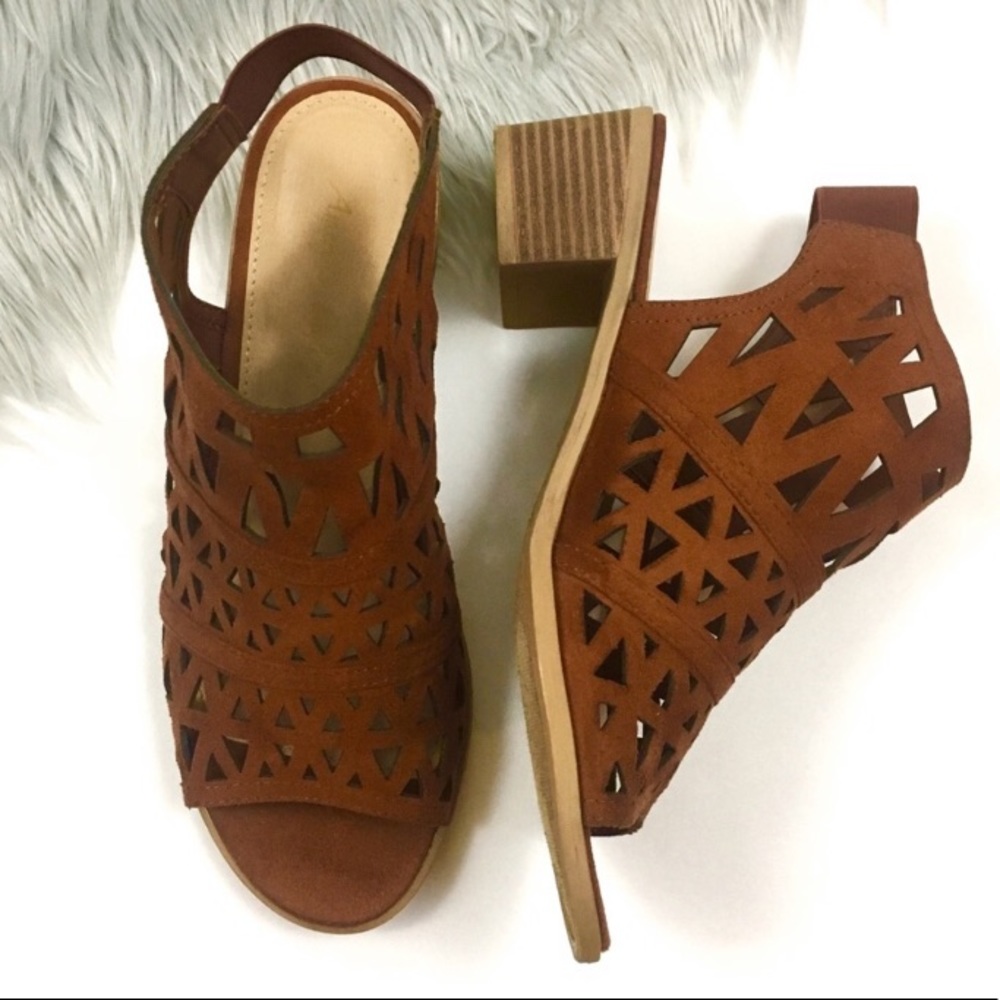 Brown suede American eagle sandals